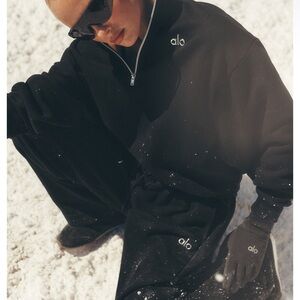 ALO Yoga Unisex accolade 1/4 zip pullover